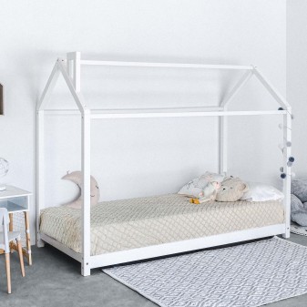 Cot-bed for babies in the shape of a hut, Montessori philosophy